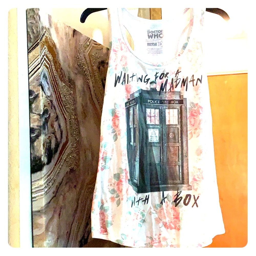 White floral doctor who tank